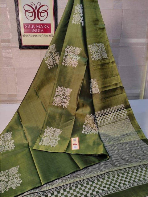 VastraLakshmi Attractive Green Soft Silk Saree With Extraordinary Blouse Piece