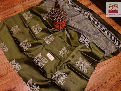 VastraLakshmi Attractive Green Soft Silk Saree With Extraordinary Blouse Piece