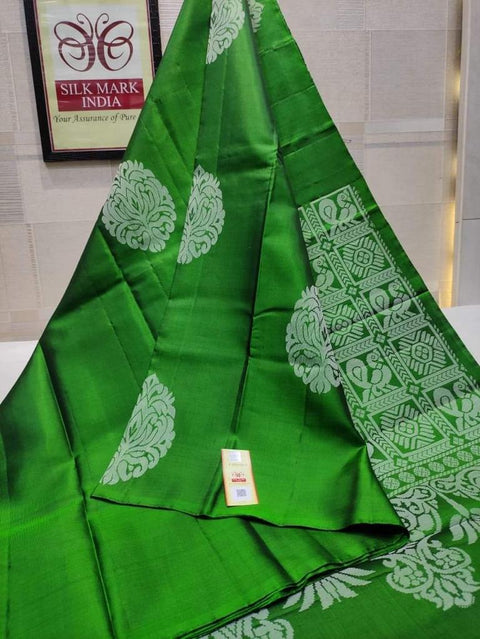 VastraLakshmi Demure Green Soft Silk Saree With Panoply Blouse Piece