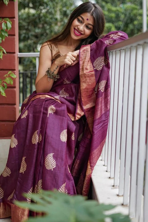 VastraLakshmi Snazzy Purple Linen Silk Saree With Imaginative Blouse Piece