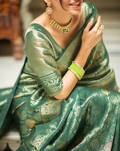 VastraLakshmi Prominent Green Soft Silk Saree With Captivating Blouse Piece