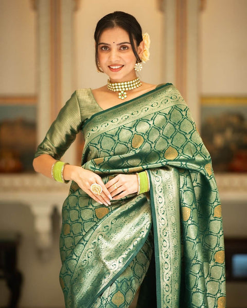 VastraLakshmi Prominent Green Soft Silk Saree With Captivating Blouse Piece