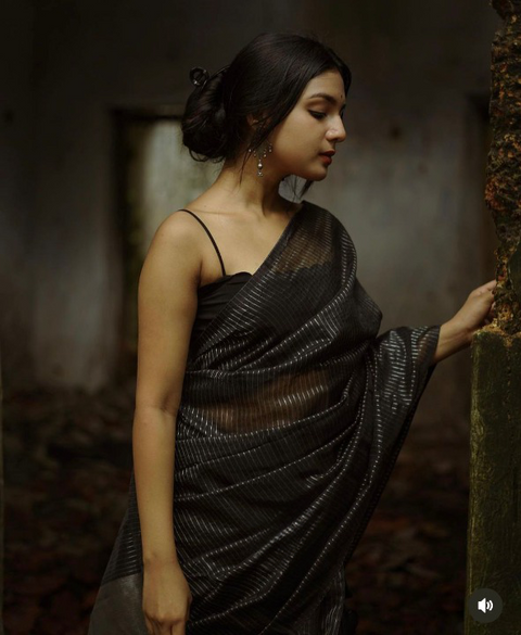 VastraLakshmi Extraordinary Black Soft Banarasi Silk Saree With Pretty Blouse Piece