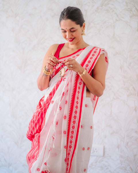 VastraLakshmi Lissome White Cotton Silk Saree With Smashing Blouse Piece