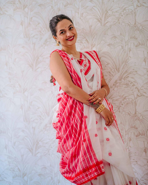 VastraLakshmi Lissome White Cotton Silk Saree With Smashing Blouse Piece