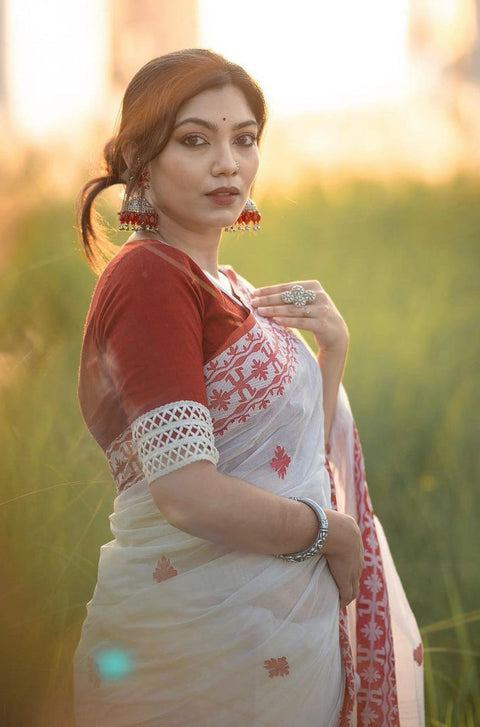 VastraLakshmi Beleaguer White Cotton Silk Saree With Moiety Blouse Piece