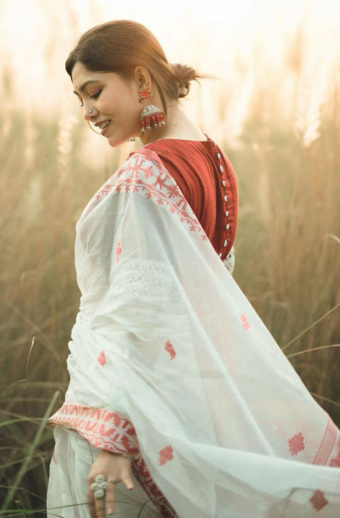 VastraLakshmi Beleaguer White Cotton Silk Saree With Moiety Blouse Piece