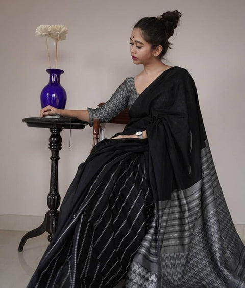 VastraLakshmi Amiable Black Soft Silk Saree With Propinquity Blouse Piece