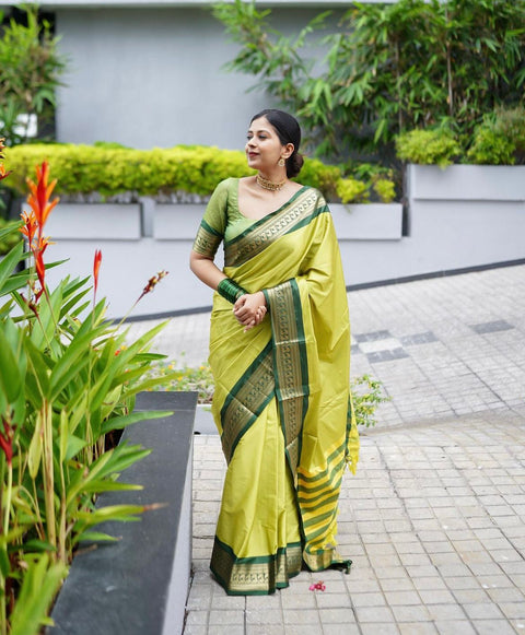 VastraLakshmi Evanescent Perrot Soft Silk Saree With Chatoyant Blouse Piece