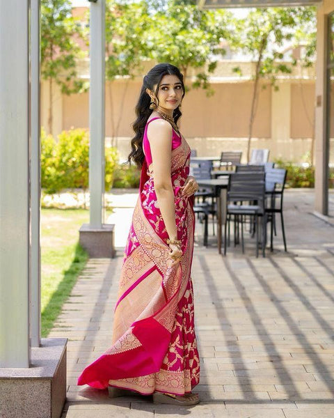 VastraLakshmi Sophisticated Dark Pink Soft Silk Saree With Gratifying Blouse Piece