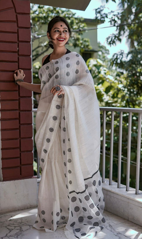 VastraLakshmi Bucolic Off White Cotton Silk Saree With Evocative Blouse Piece