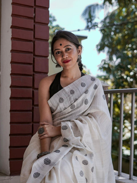 VastraLakshmi Bucolic Off White Cotton Silk Saree With Evocative Blouse Piece