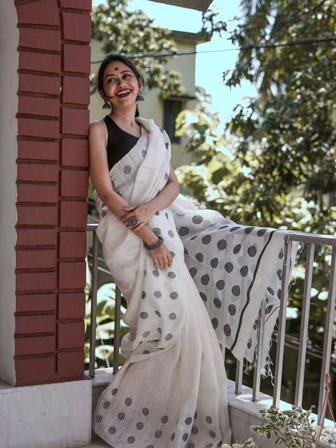 VastraLakshmi Bucolic Off White Cotton Silk Saree With Evocative Blouse Piece