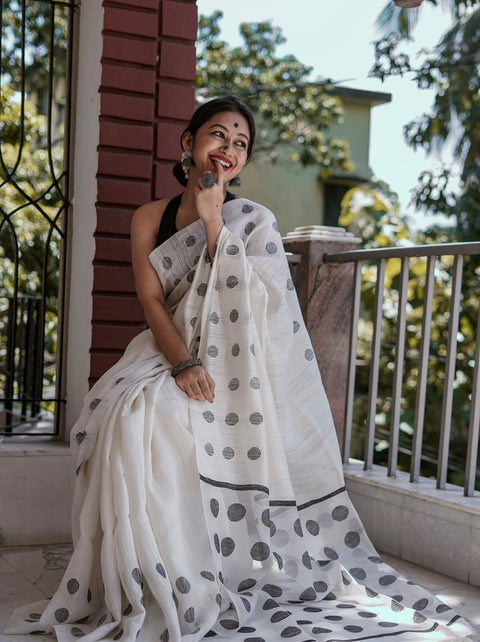 VastraLakshmi Bucolic Off White Cotton Silk Saree With Evocative Blouse Piece