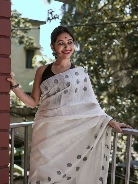 VastraLakshmi Bucolic Off White Cotton Silk Saree With Evocative Blouse Piece